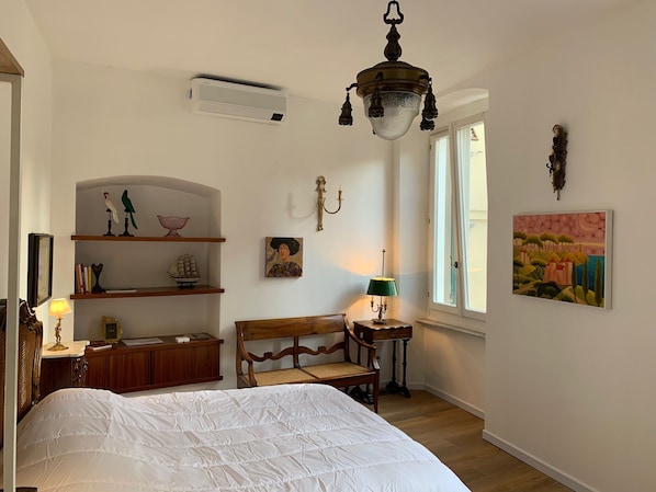 2 habitaciones, tabla de planchar con plancha, wifi y ropa de cama 