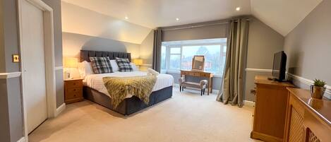 12 bedrooms, travel crib, WiFi