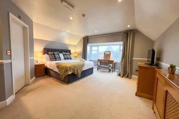 12 bedrooms, travel crib, WiFi