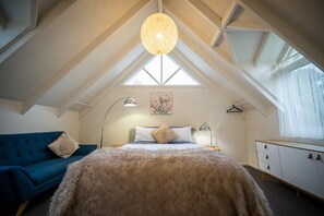 1 bedroom, iron/ironing board, free WiFi, bed sheets - The Loft (fire+spa in centre of Hepburn Springs) (Hepburn Springs)