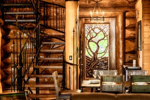 Interior - LrgLodge | View | FirePit | HotTub | Gm Rm | Bears (Gatlinburg)