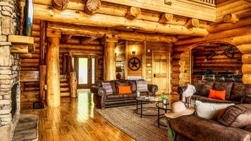 TV connectée, cheminée, jeux vidéo, baby-foot