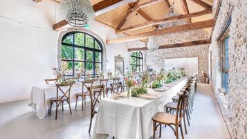 Banquet hall