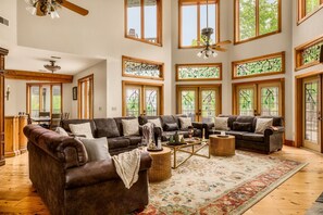 Smart TV, fireplace, video games, table football - Wedding Venue! Estate w/ View | FirePit | Hot Tub (Gatlinburg)