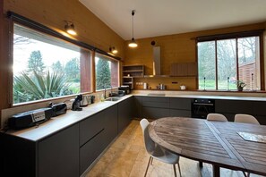 Dishwasher -  L’Atelier, cosy et moderne & terrasse avec jacuzzi (Rives-du-Loir-en-Anjou)