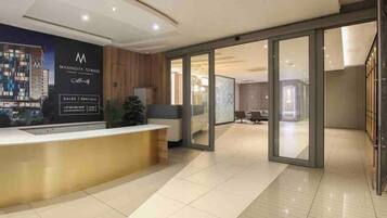 Apartment, 2 Bedrooms, Accessible | Property entrance