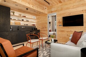 デラックス アパートメント | デスク、ノートパソコン用作業スペース、ベビーベッド (無料)、WiFi (無料)