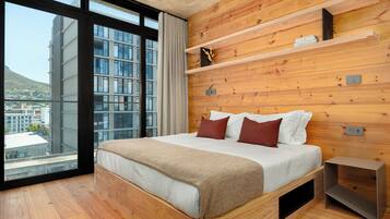 Desk, laptop workspace, free cots/infant beds, free WiFi