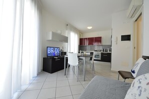 1 bedroom - Bilocale con Balcone Mina 6 (Cattolica)
