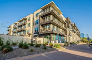 Exterior - Modern CozySuites on the Town Lake waterfront! 17 (Tempe)