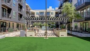 Property grounds - Modern CozySuites on the Town Lake waterfront! 14 (Tempe)