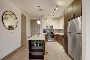 Fridge, microwave, oven, stovetop - Modern CozySuites on the Town Lake waterfront! 14 (Tempe)