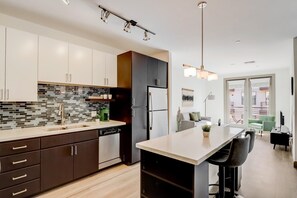 Fridge, microwave, oven, stovetop - Modern CozySuites on the Town Lake waterfront! 16 (Tempe)