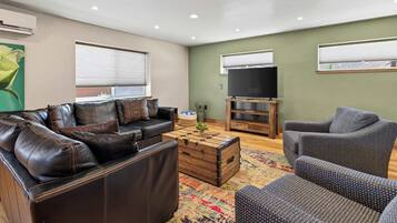 TV, studio