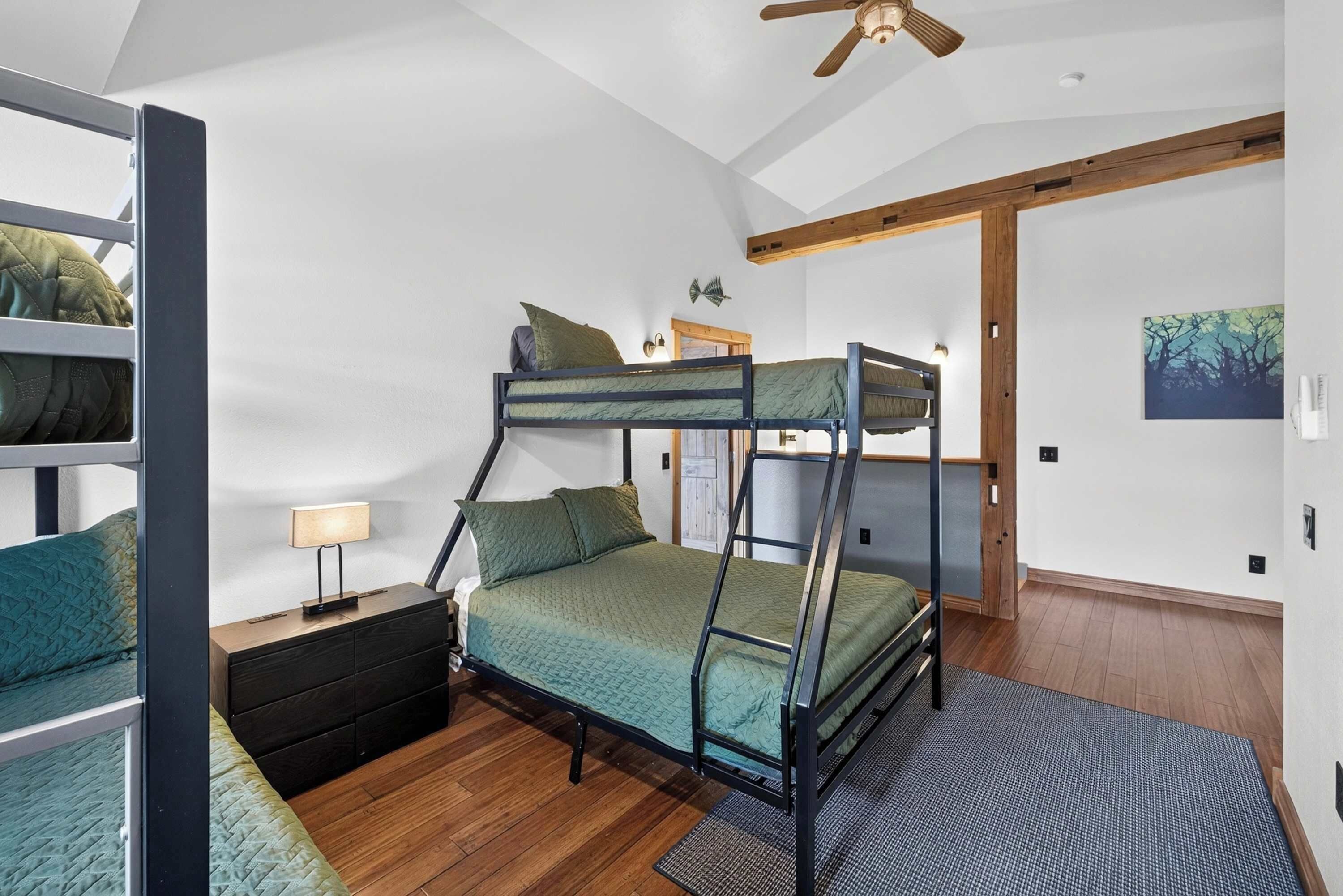 3 bedrooms, desk, iron/ironing board, WiFi