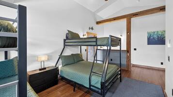 3 bedrooms, desk, iron/ironing board, WiFi