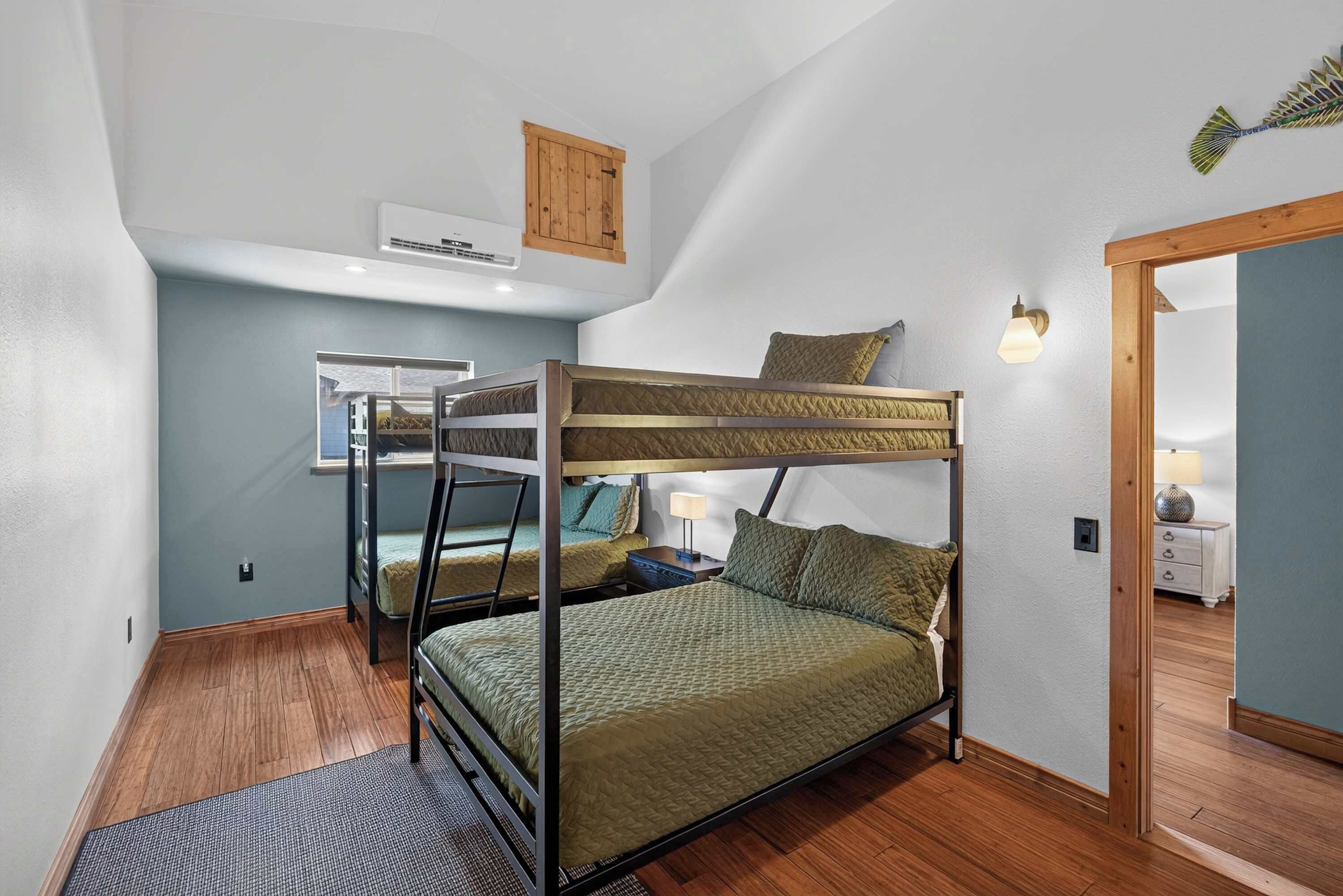 3 Schlafzimmer, Schreibtisch, Bügeleisen/Bügelbrett, WLAN
