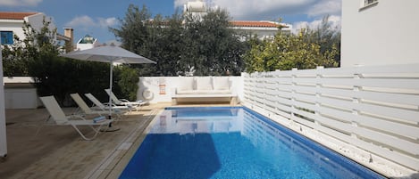 Villa, 5 habitaciones, piscina privada, vistas al jardín | Piscina | Una piscina al aire libre