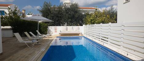 Villa, 5 camere da letto, piscina privata, vista giardino | Piscina | Piscina all'aperto