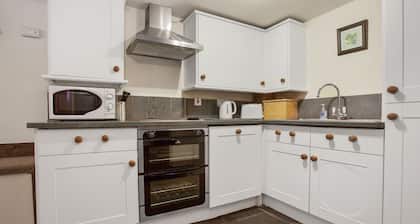 Unique Mountain Cottage that sleeps 22 guests in 10 bedrooms with 4 hot tubs