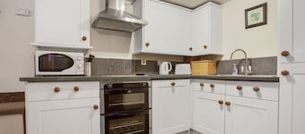 Unique Mountain Cottage that sleeps 22 guests in 10 bedrooms with 4 hot tubs