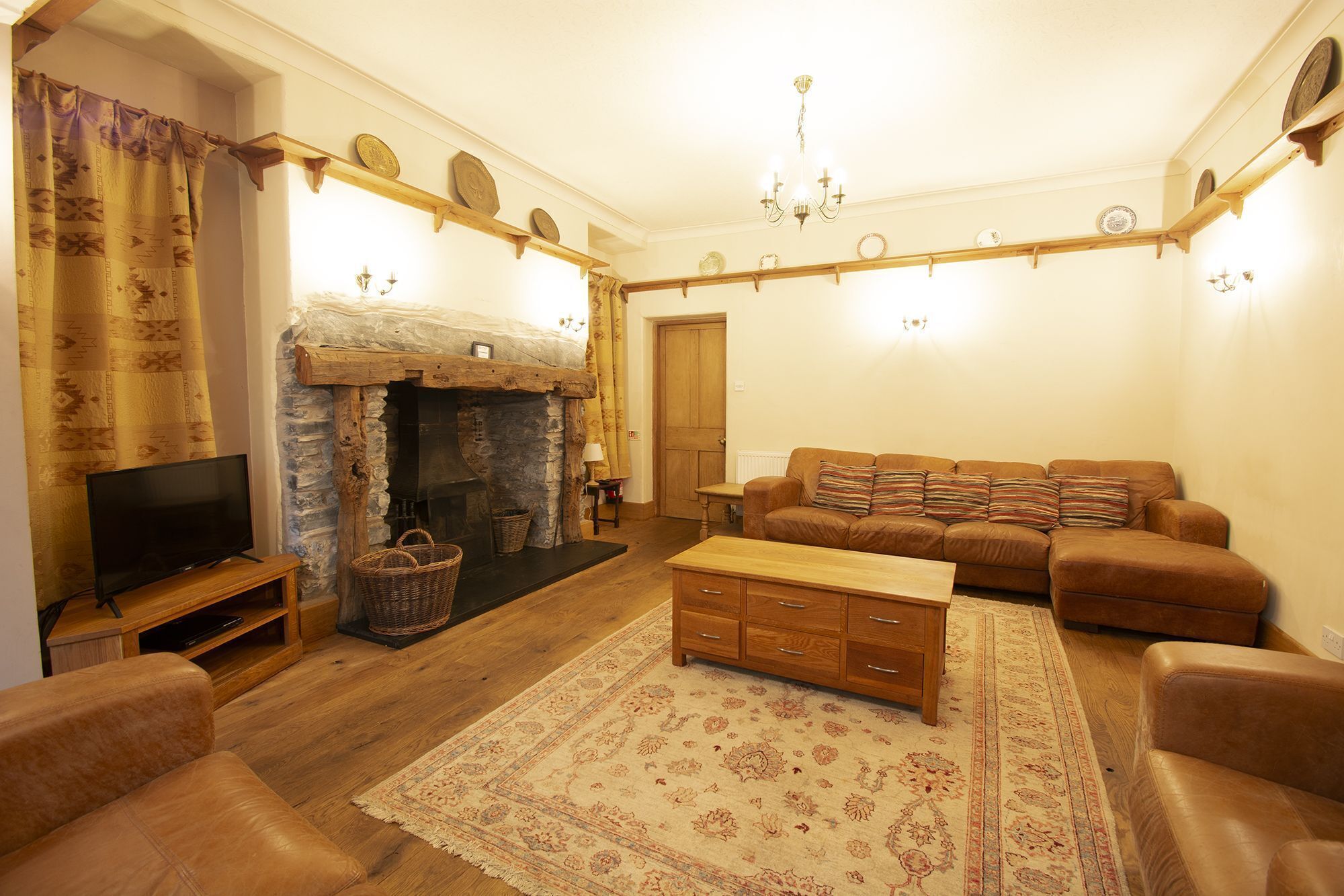 Sleeps 12 Guests In 6 Bedrooms With 2 Hot Tubs - Hawkshead