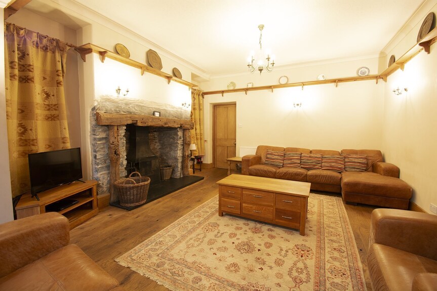 Sleeps 12 Guests In 6 Bedrooms With 2 Hot Tubs - Hawkshead