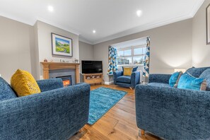 Smart TV, fireplace - Summerbank Cottage, Coniston - luxury cottage sleeping 4 guests in 2 bedrooms (Coniston)