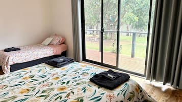 2 habitaciones, tabla de planchar con plancha, cuna de viaje y wifi