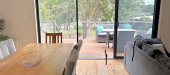 Relaxed and peaceful 2BR home on Wallaga Lake close to Camel Rock Beach