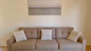 Smart TV, tenis de mesa, libros y estéreo