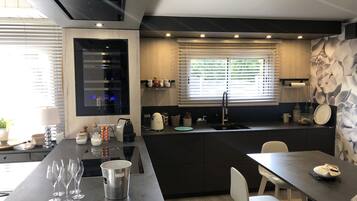 Réfrigérateur, micro-ondes, four, lave-vaisselle