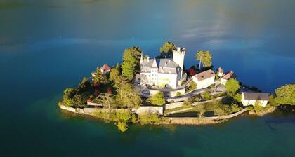 DUINGT centre, Maison 140M2, plage privée, 6Pers.