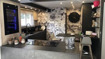 Réfrigérateur, micro-ondes, four, lave-vaisselle