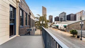 Luxury Suite, 4 Bedrooms, Balcony | Balkoni