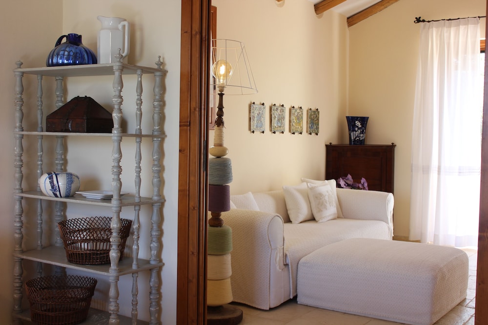 Albero Capovolto by null