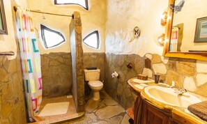 奢华别墅 | 浴室 | 吹风机、毛巾