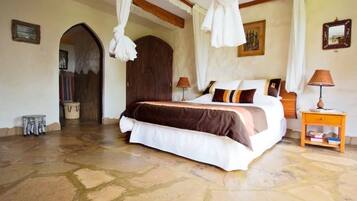 Luxury Villa | Individually decorated, individually furnished, desk, laptop workspace