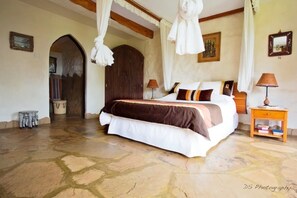 奢华别墅 | 特色装修、特色家居、办公桌、笔记本电脑工作区