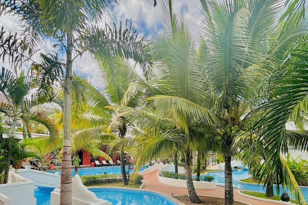 Deluxe Double Pool access | 1 bedroom, free minibar, individually furnished, desk