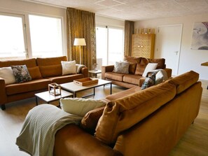 TV - Apartment Wijde Blick 011 in Callantsoog. Suitable for 8 people with 4 bedrooms. (Callantsoog)