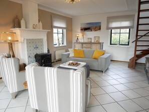 TV, DVD-spiller og stereoanlegg