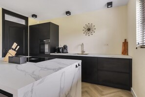 Oppvaskmaskin og kaffetrakter/tekoker