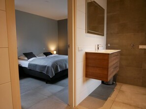 4 chambres, fer et planche à repasser, Wi-Fi