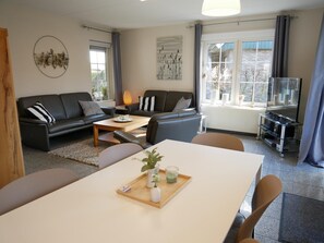 Smart-TV, DVD-spiller og stereoanlegg