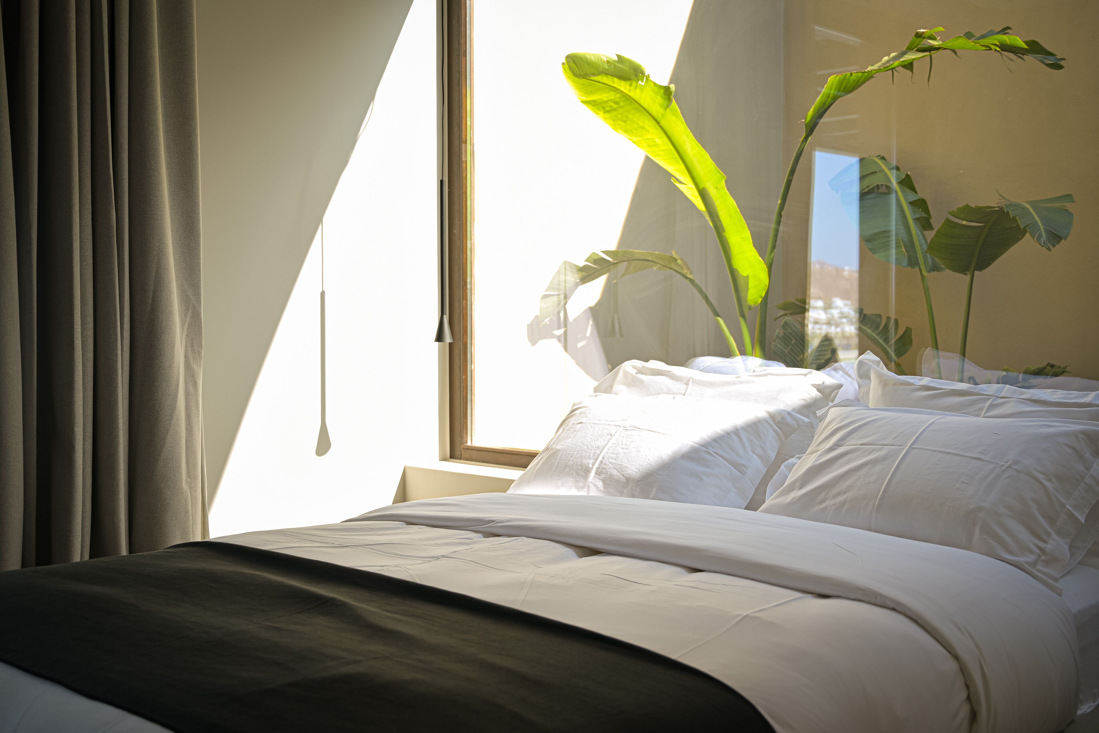 6 bedrooms, iron/ironing board, WiFi, bed sheets