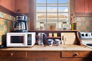冷蔵庫、調理器具と食器