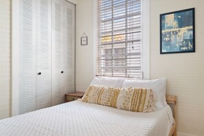2 bedrooms, desk, iron/ironing board