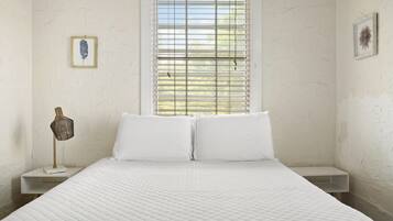 2 bedrooms, desk, iron/ironing board