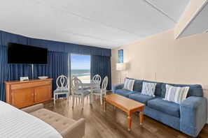 TV - Deluxe Oceanfront King Room 3rd Floor (Pawleys Island)
